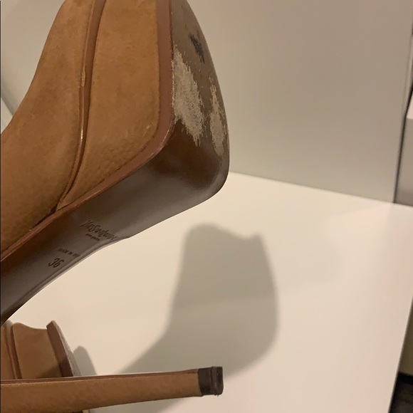 Yves Saint Laurent ‘Tribute’ Pumps - Picture 7 of 10